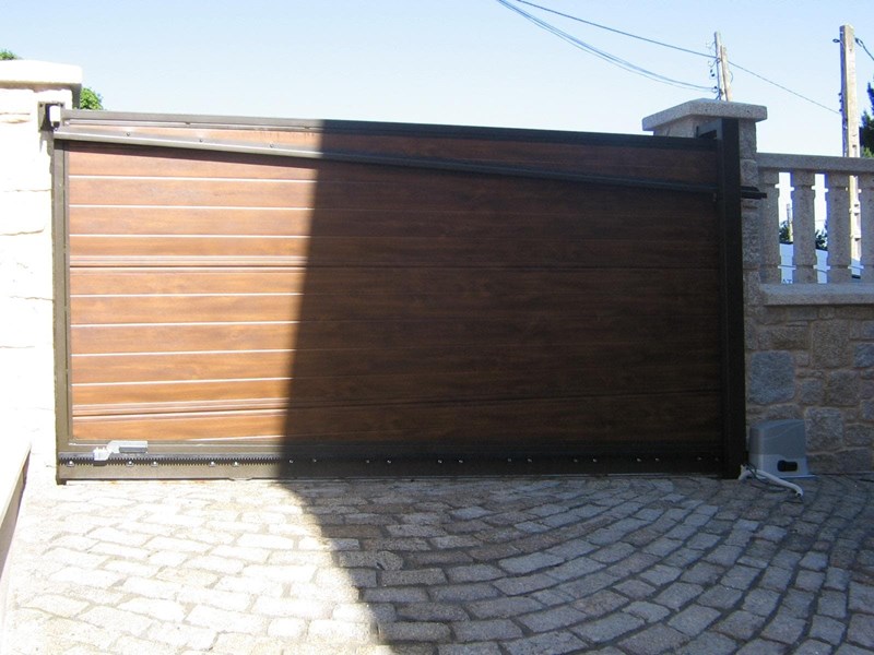 PUERTAS DE GARAJE Y CIERRES (Instalación de puertas y ventanas)